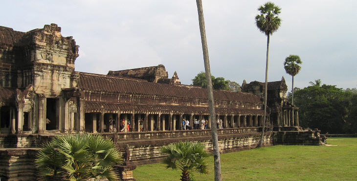 One of the porticoes