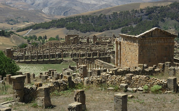 Severian area in the foreground and the old forum in the background
