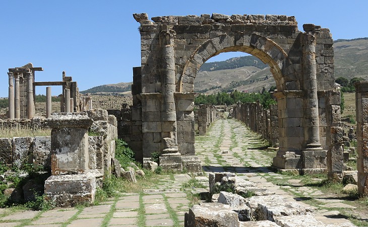 Arch across Cardo Maximus