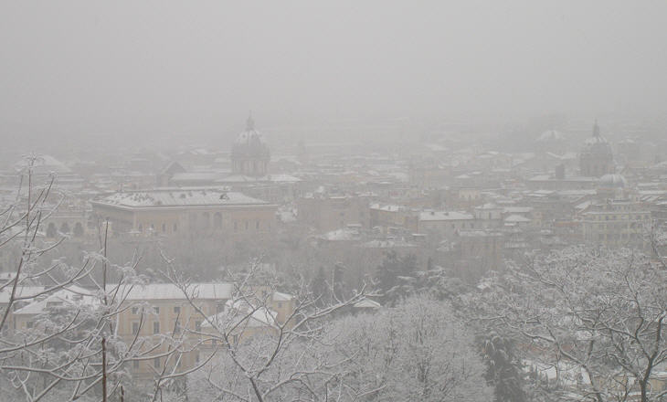 11:15 a.m. - View over Rome when the snowfall peaked ...