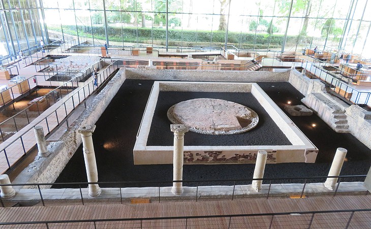 Vesunna Gallo-Roman Museum: peristyle of Roman house near Tour Vesone