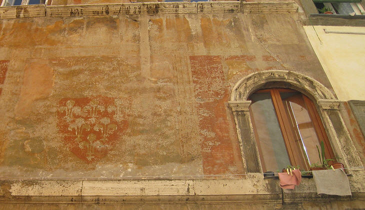 Vanishing painting with the coat of arms