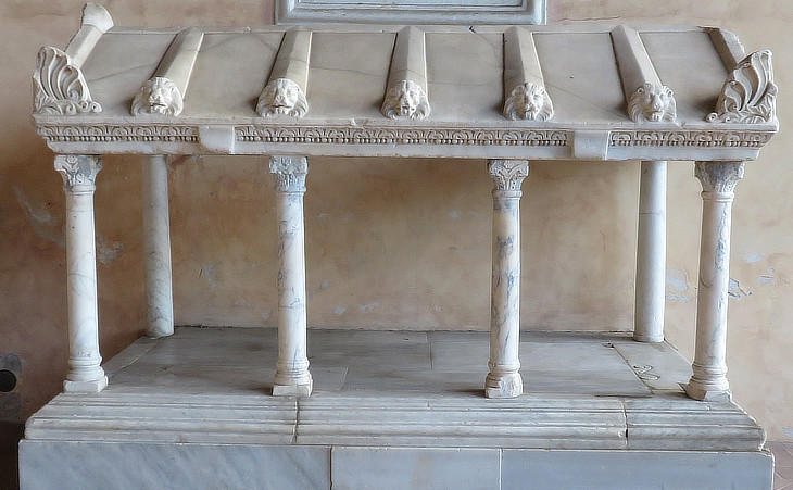 Sarcophagus in Asiatic style